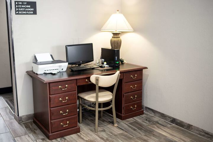 Business Center 16 of 17