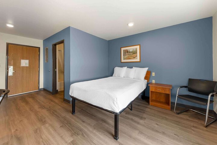 Room 17 of 28
