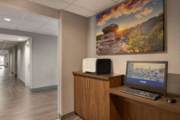 Business Center 29 of 29