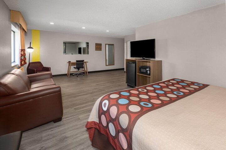 Super 8 by Wyndham Kent / Akron Area