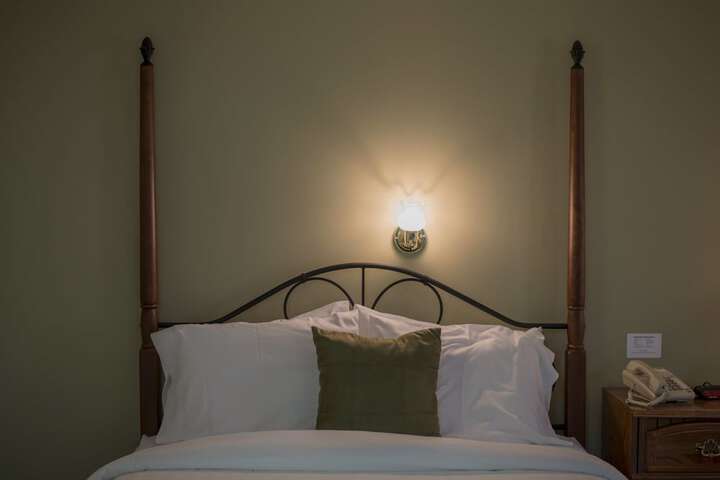 Room 13 of 32