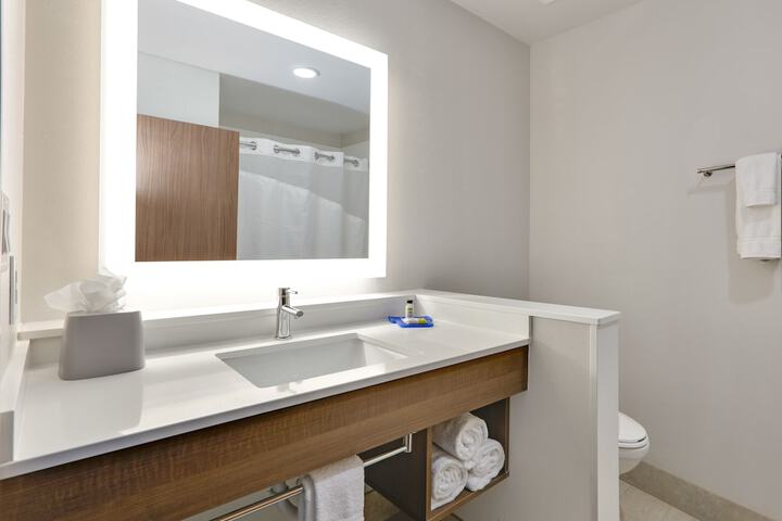 Holiday Inn Express & Suites Fort Worth North - Northlake by IHG