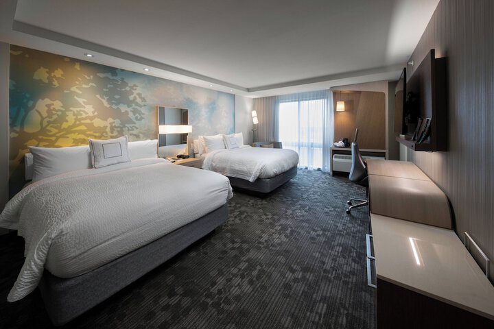 Room 10 of 32
