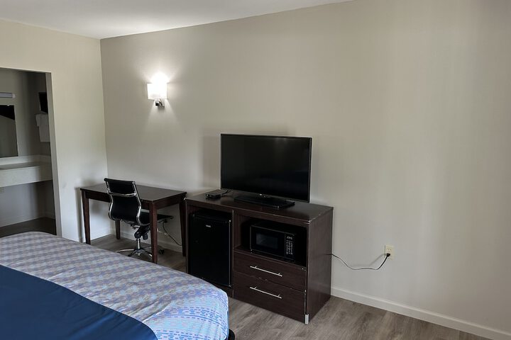 Room 9 of 13