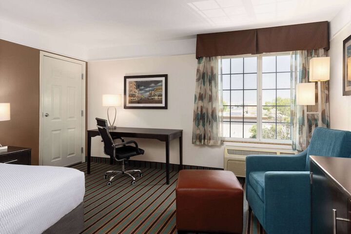 Room 19 of 35