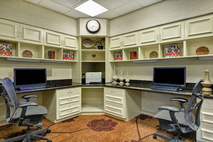 Business Center 60 of 63