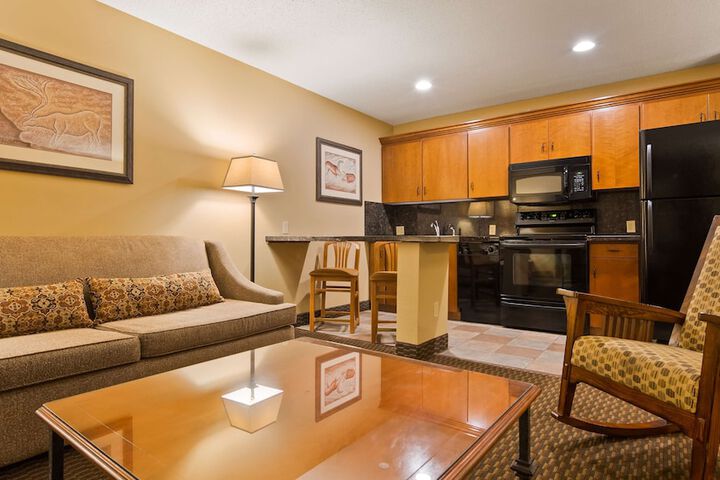 Best Western Plus Deer Park Hotel & Suites