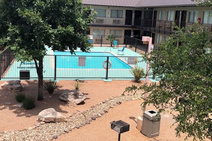 Pool 4 of 37