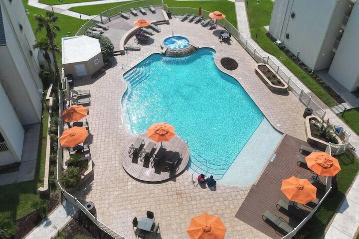 Pool 51 of 125