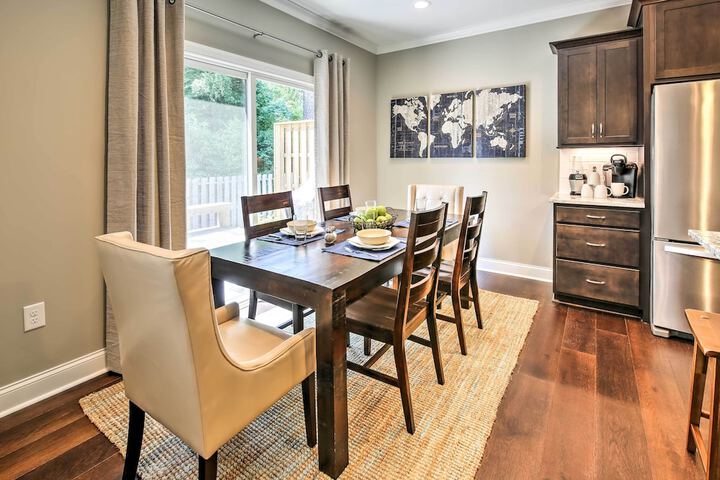 Downtown Townhome Walk to Dine & Shop on Broad St