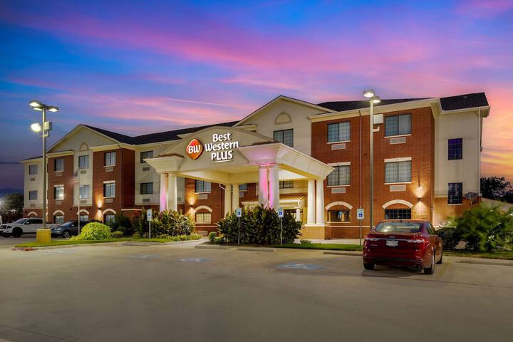 Hotel 3 of 27