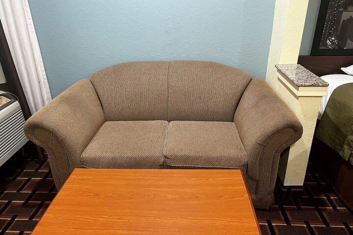Room 11 of 16
