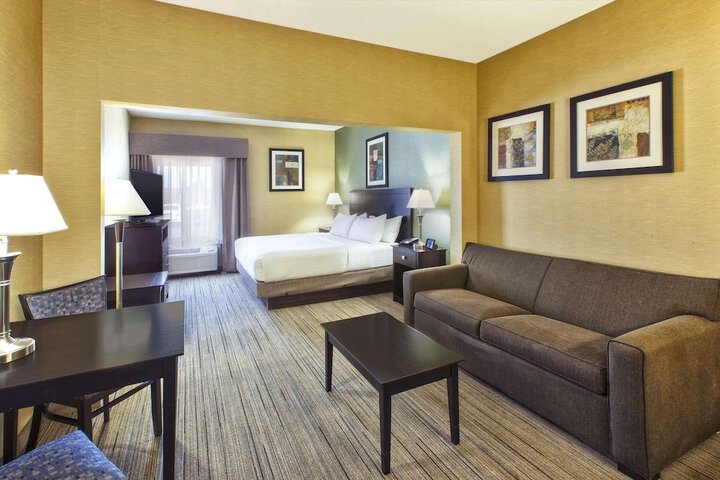 Country Inn & Suites by Radisson Benton Harbor-St. Joseph, MI