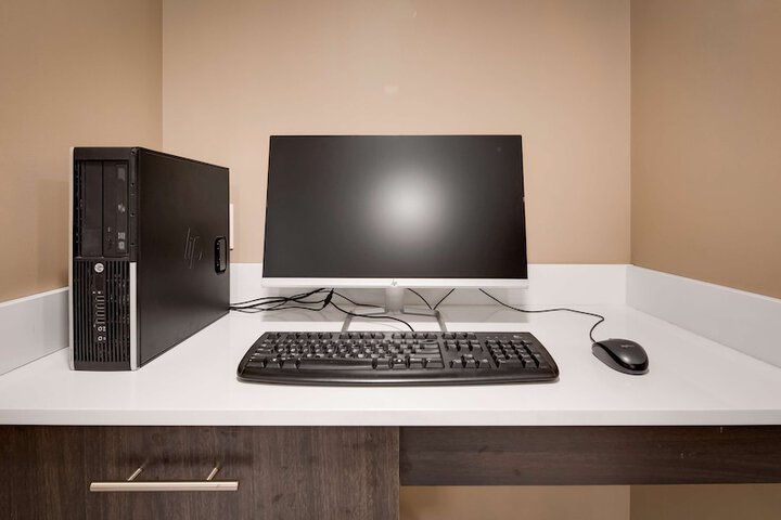 Business Center 25 of 25