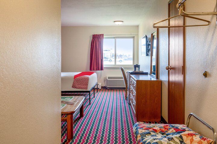 Room 27 of 73