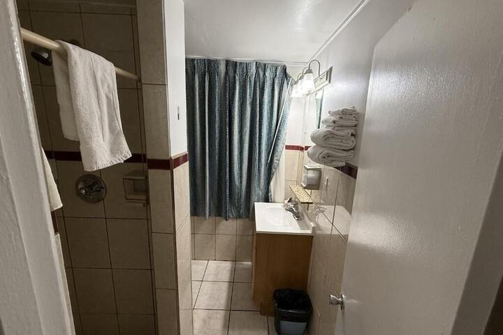 Room 16 of 22