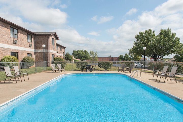Pool 4 of 32
