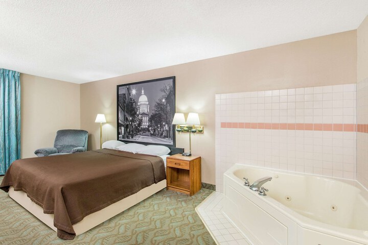 Room 16 of 32