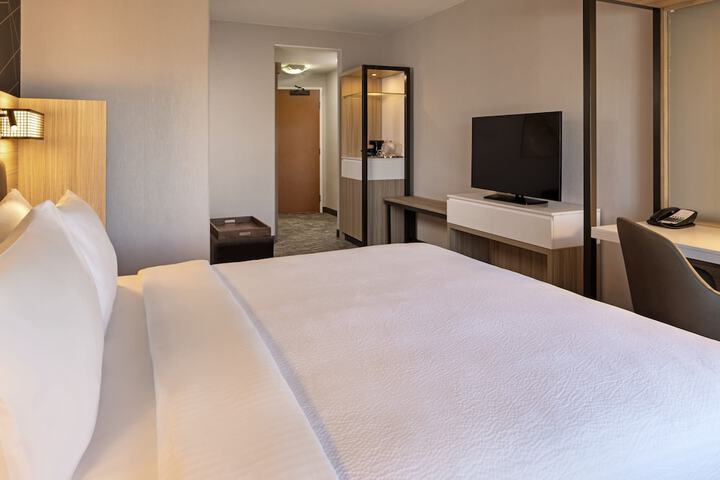 Room 18 of 38