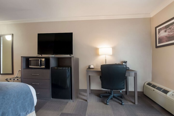 Room 18 of 38