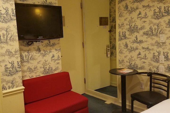 Room 68 of 84