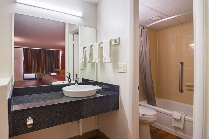 Room 18 of 30