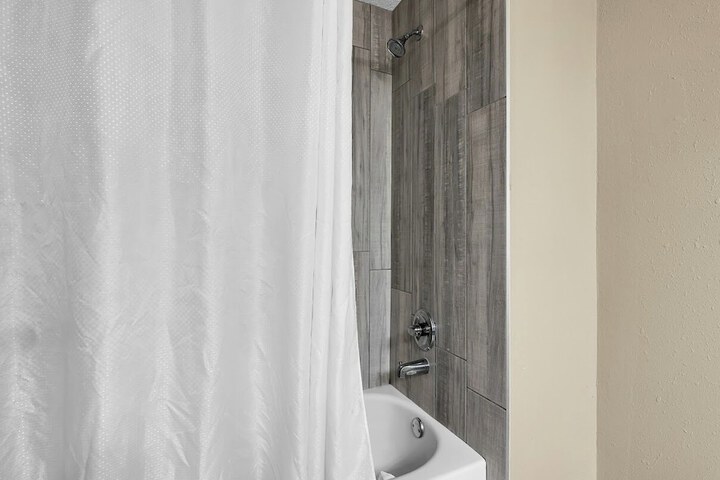 Quality Inn Roseville-Detroit North