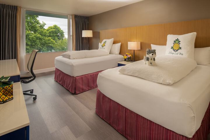 Staypineapple Hotel Rose, Downtown Portland
