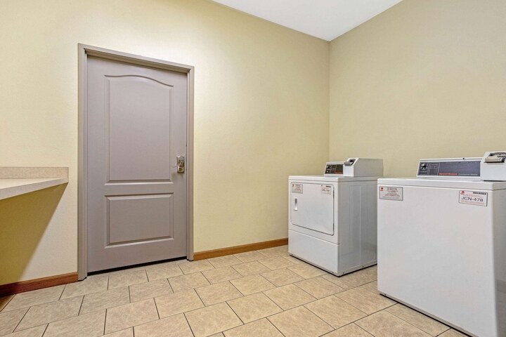 Room 9 of 29