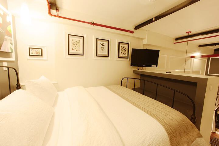 Room 24 of 114