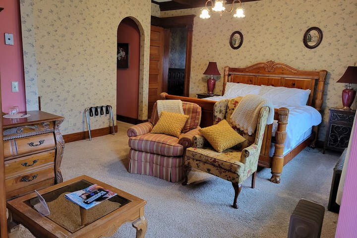 Room 35 of 47