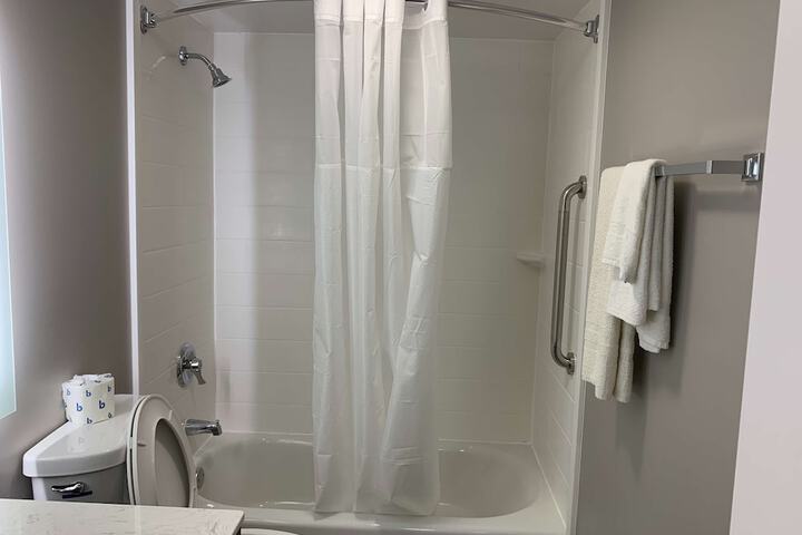 Room 9 of 16