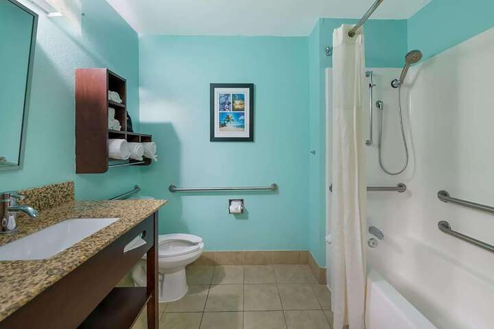 Room 25 of 33