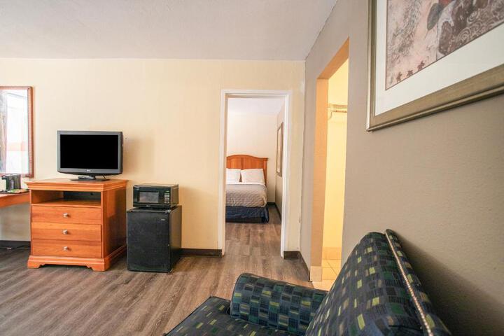 OYO hotel Greensboro east I 40