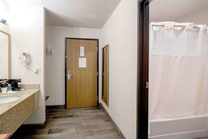 Room 18 of 30