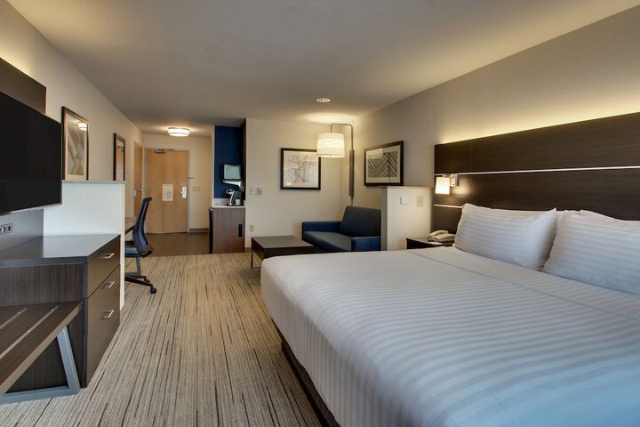 Holiday Inn Express & Suites Morris by IHG