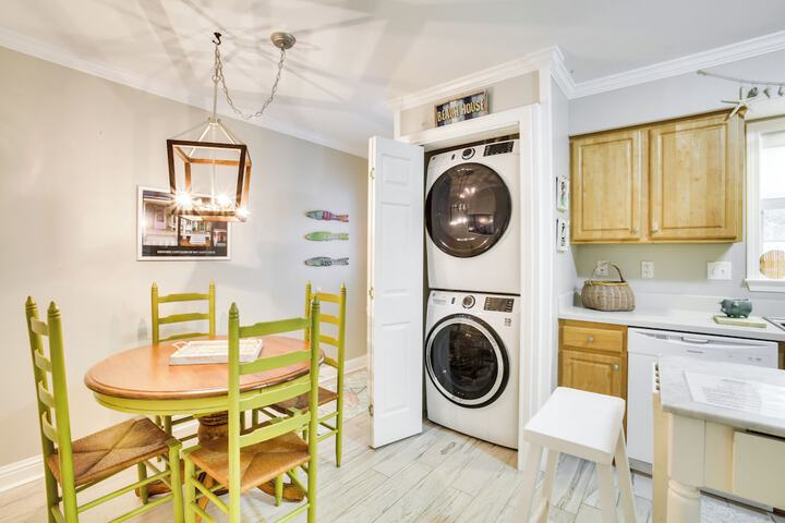 Old Town Bay St. Louis Townhome: Walk to Beach