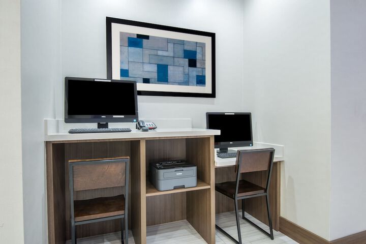 Holiday Inn Express & Suites Stillwater - University Area by IHG