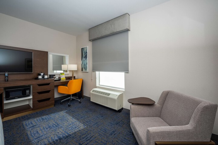 Room 35 of 69