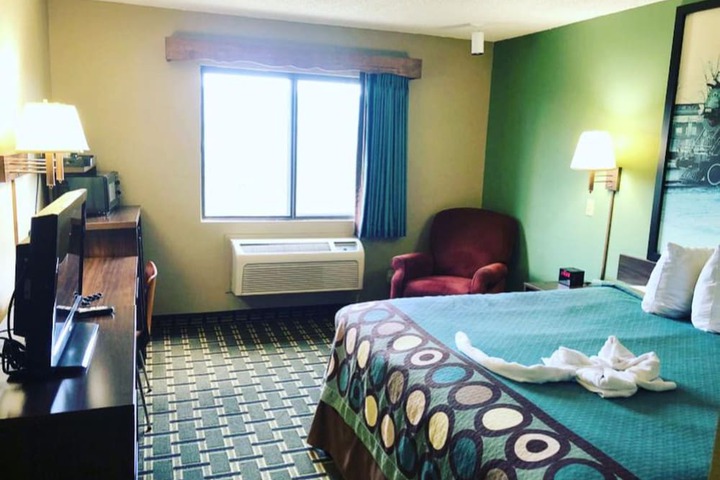 Super 8 by Wyndham Russellville
