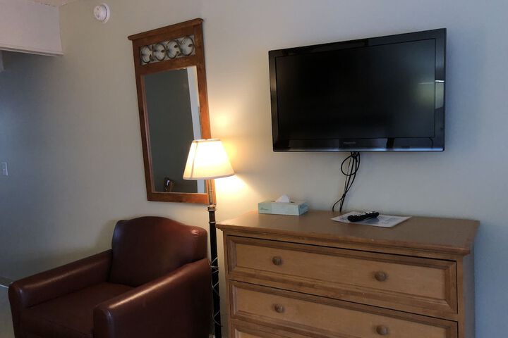 Cedar Inn & Suites