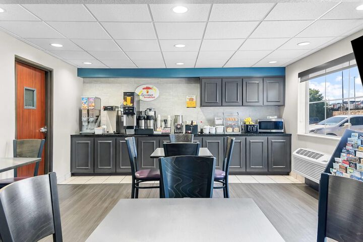 Super 8 by Wyndham Weatherford