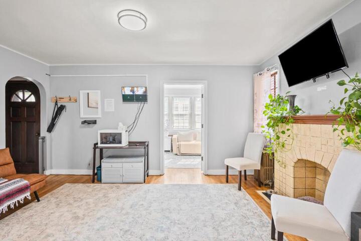 Large apartment with multiple sleeping options
