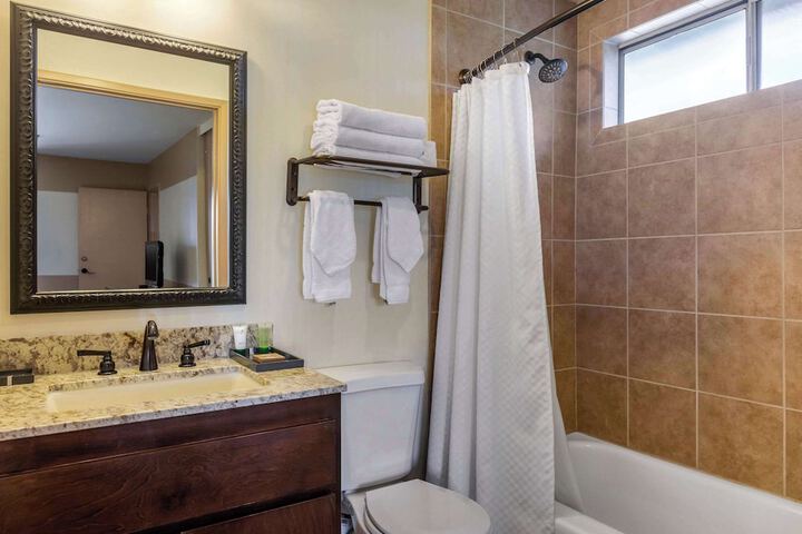 Carlton Oaks Lodge an Ascend Collection Hotel