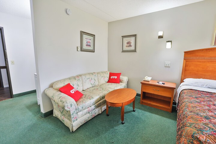 OYO Hotel Pipestone MN Canterbury Park