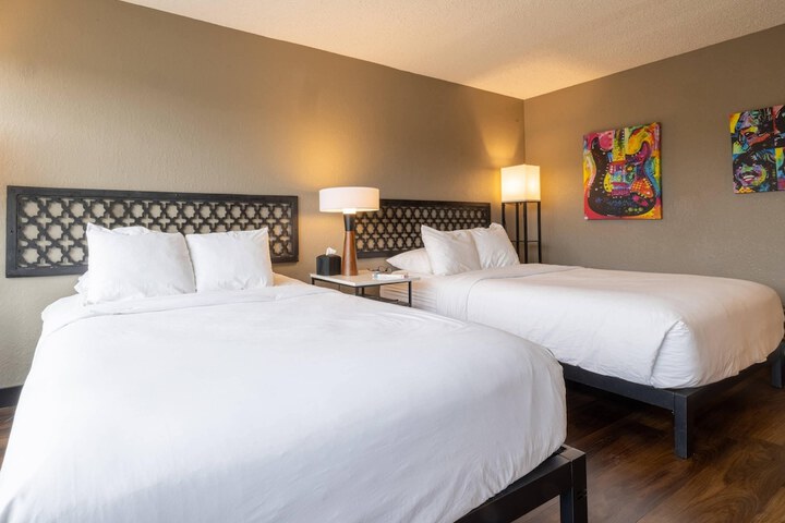 The Highlander Hotel Iowa City an Ascend Collection Hotel