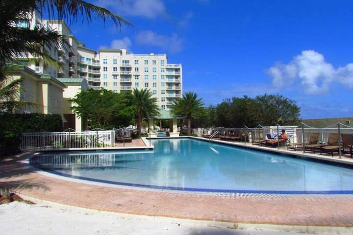 One bedroom in amazing condoBeach pass included!
