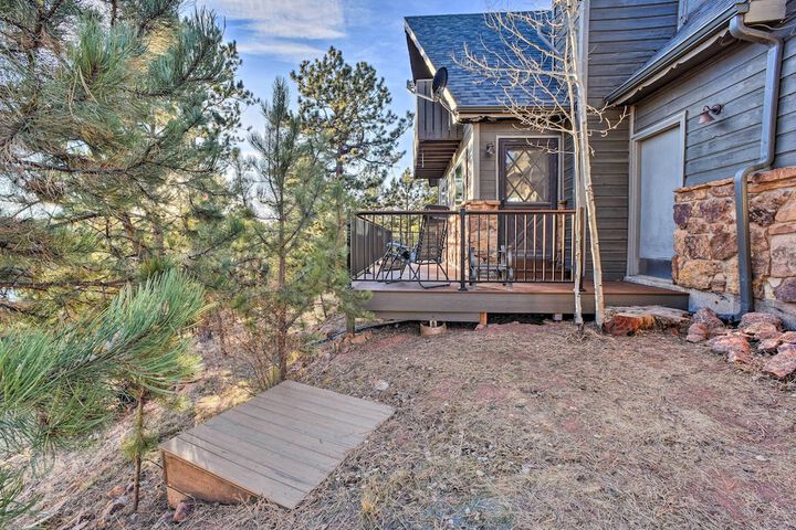 mountain Haven w / Deck + Pikes Peak Views!