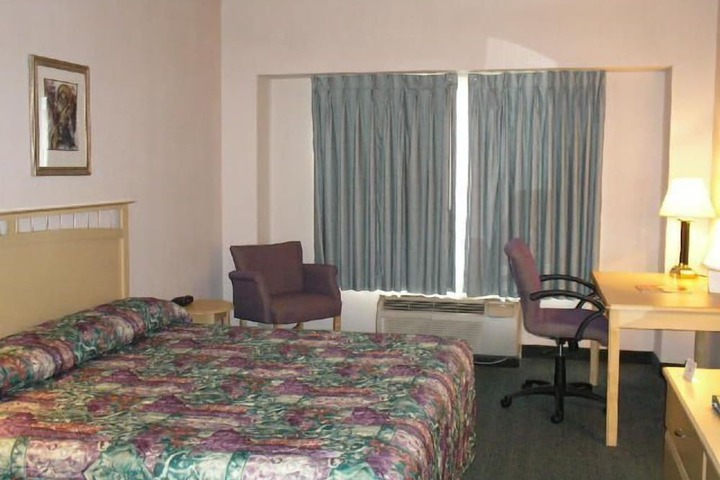 Room 10 of 13