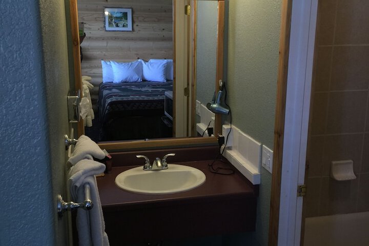 The Historic Madison Hotel Motel
